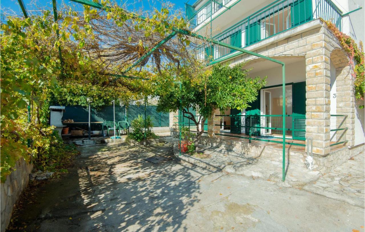 3 Bedroom Lovely Apartment In Brodarica Brodarica  Extérieur photo