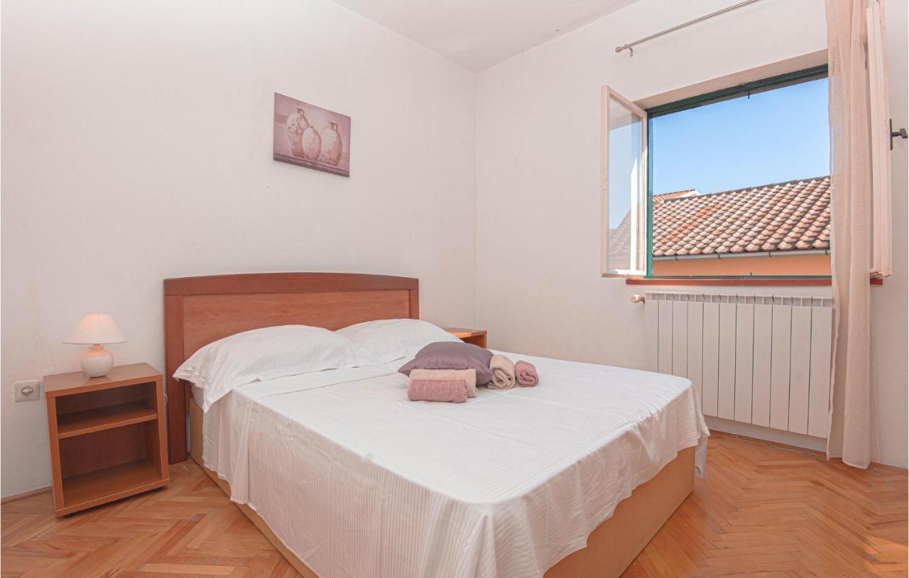 3 Bedroom Lovely Apartment In Brodarica Brodarica  Extérieur photo